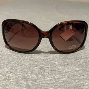 Oscar women’s sunglasses NWT